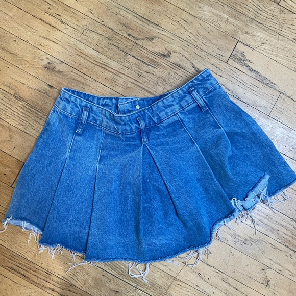 Zara pleated amazing denim skirt. Size small. Worn once!! - Picture 2 of 4